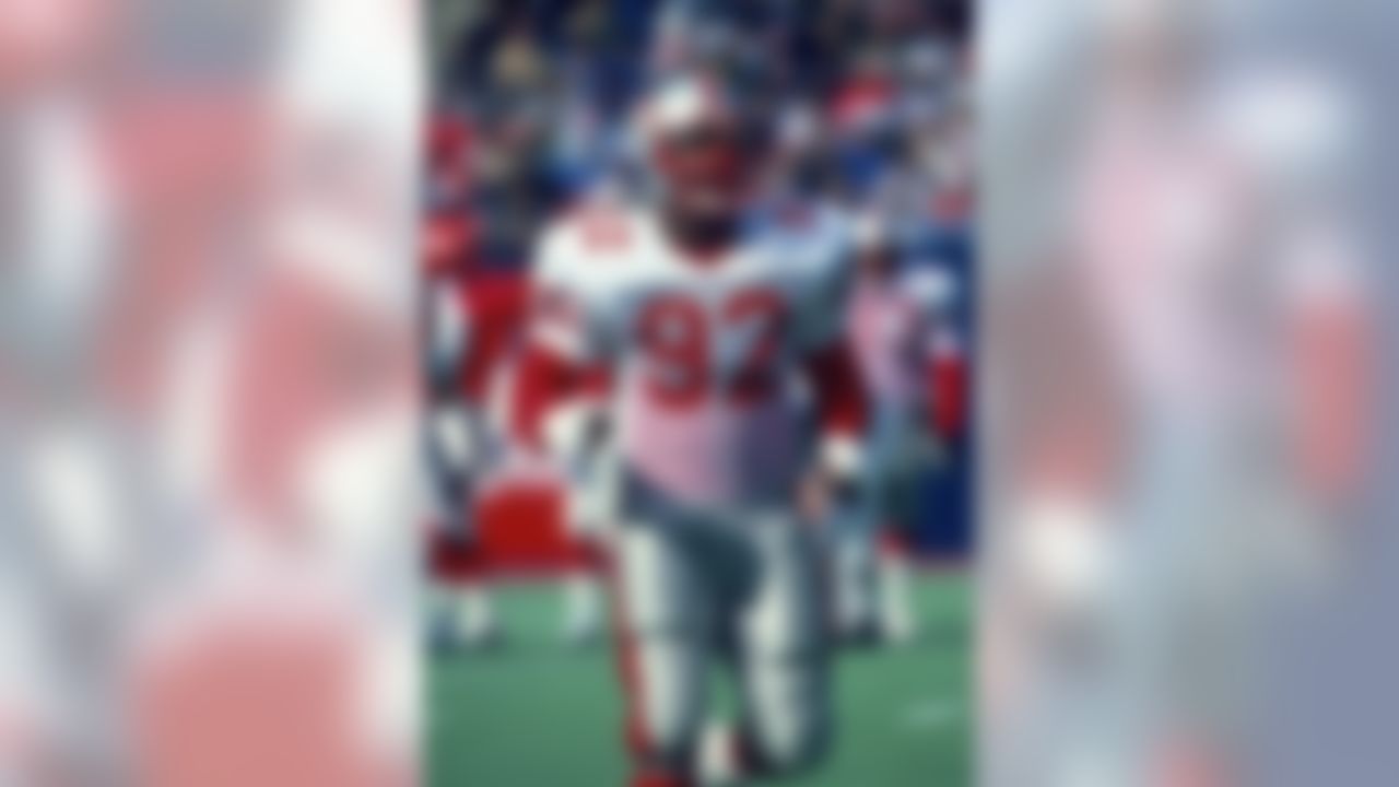 Memphis Showboats defensive end Reggie White (92) jogs off the field during the USFL game against the New Jersey Generals on April 8, 1984 in East Rutherford, New Jersey. The Generals won the game 35-10. (AP Photo/Paul Spinelli)