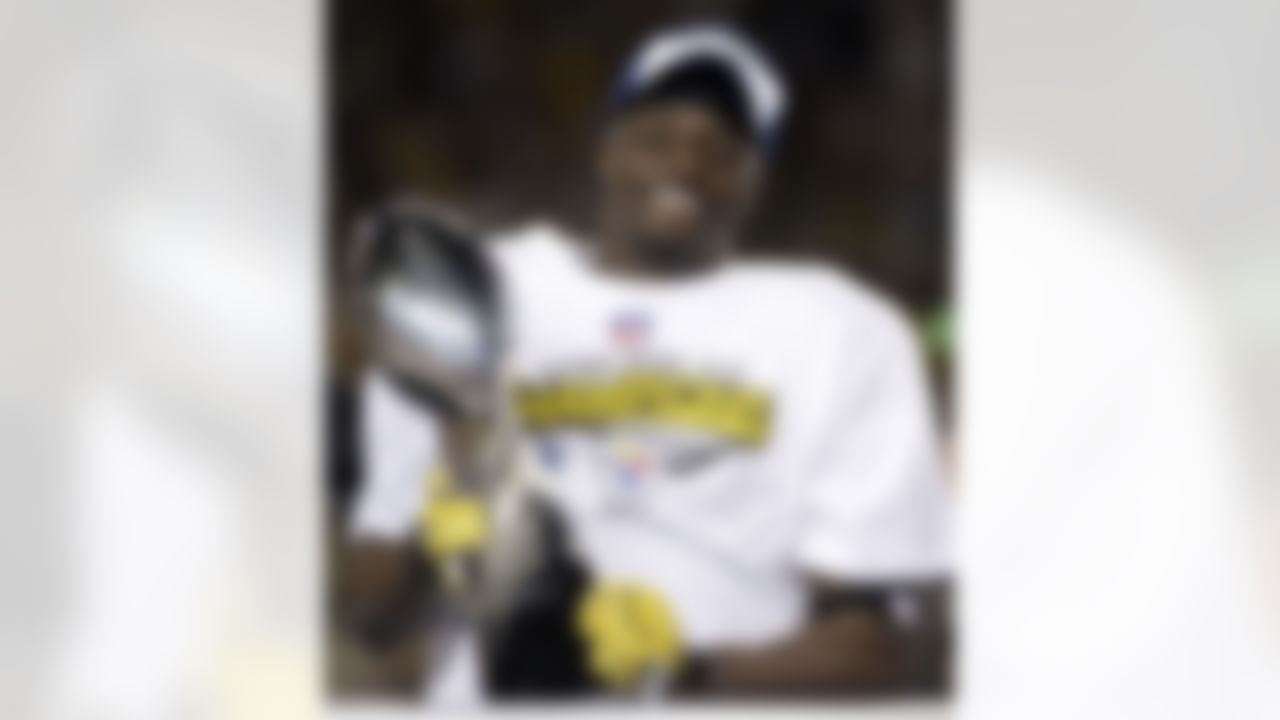 Pittsburgh Steelers wide receiver Santonio Holmes holds the Vince Lombardi trophy after the Steelers defeated the Arizona Cardinals 27-23 to win the NFL Super Bowl XLIII football game, Sunday, Feb. 1, 2009, in Tampa, Fla.(AP Photo/Mark Humphrey)