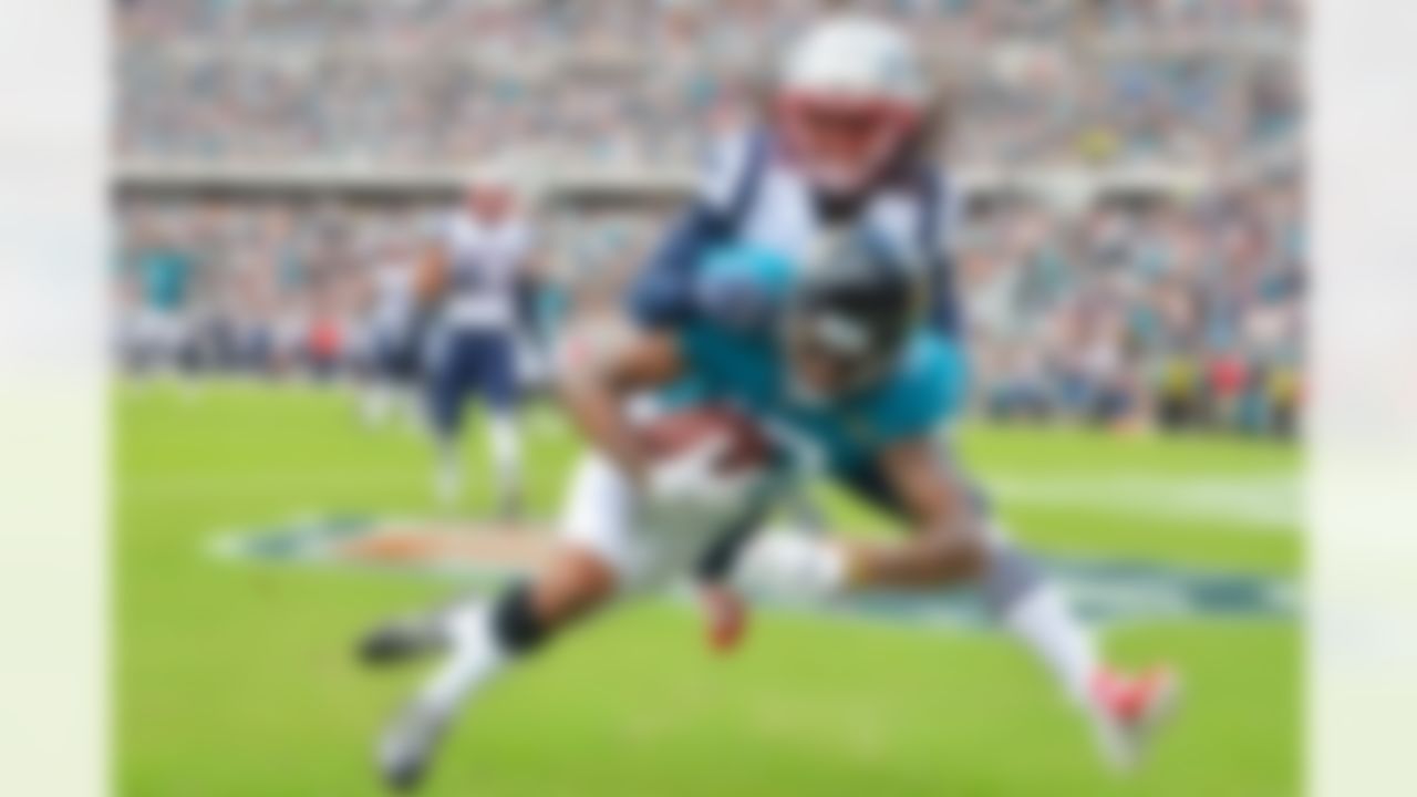 The Jaguars moved to 2-11 all-time vs. the Patriots, including postseason, after the victory. This was the Patriots� second straight season with a 1-1 start and yet they made the Super Bowl in both seasons.The loss was the first for Tom Brady against the Jaguars, which fell to 8-1 in the matchup. Brady finished 24/35 for 234 yards, 2 TD, 0 INT and a 106.1 passer rating. Running back James White had seven receptions for 73 yards, his fourth time leading the Patriots in receptions since 2017.Jacksonville out-gained the Patriots 481 to 302 in total yards, the second-most total yards allowed since 2015.