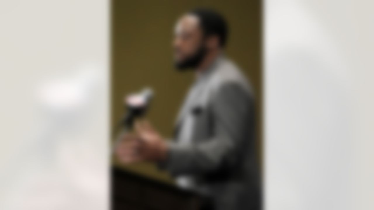 Pittsburgh Steelers head coach Mike Tomlin answers a question during a news conference on Monday, Jan. 31, 2011, in Dallas. The Steelers will play the Green Bay Packers in NFL football Super Bowl XLV Sunday, Feb. 6. (AP Photo/Mark Humphrey)