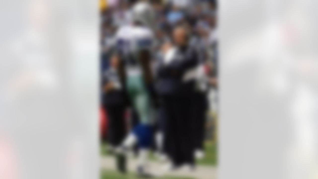IRVING, TX - OCTOBER 15: Wide receiver Terrell Owens #81 of the Dallas Cowboys walks off the field past head coach Bill Parcells during play against the Houston Texans on October 15, 2006 at Texas Stadium in Irving, Texas. (Photo by Ronald Martinez/Getty Images)
