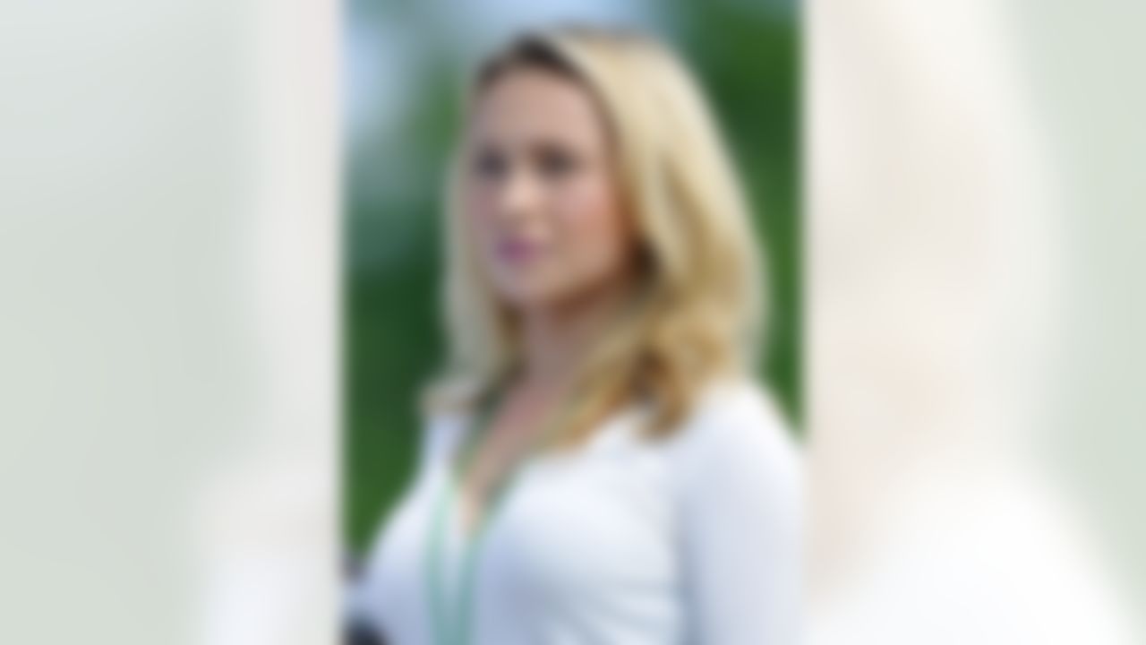 Actress Hayden Panettiere watches the New York Jets practice at NFL football training camp on Sunday, July 29, 2012, in Cortland, N.Y. (AP Photo/Bill Kostroun)