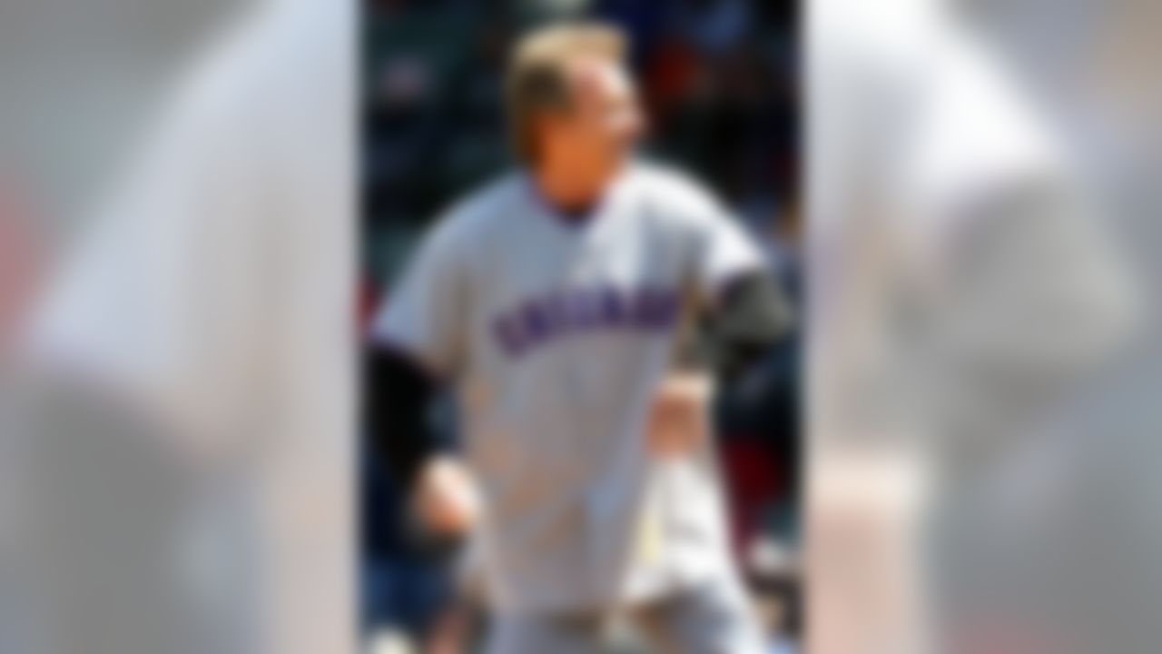 Hall of Fame quarterback Joe Montana throws out the first pitch before the start of the Chicago Cubs and Pittsburgh Pirates game at Wrigley Field, Sunday, April 24, 2005, in Chicago. (AP Photo/Nam Y. Huh)
