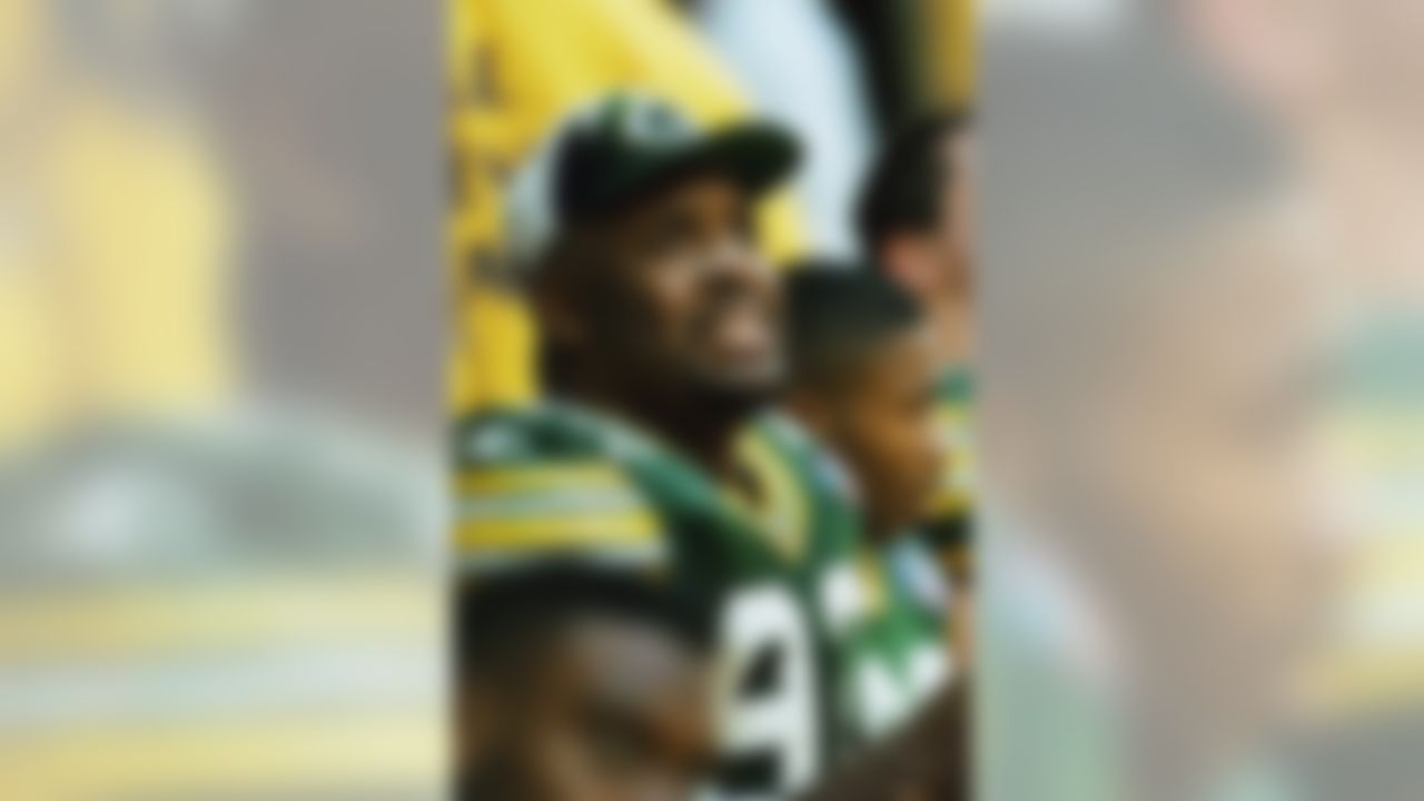 Green Bay Packers' defensive end Reggie White grimaces as he watches Green Bay offence on the replay in the third quarter against the Dallas Cowboys during their NFC playoff game, Sunday, Jan. 8, 1995 in Irving, Texas. (AP Photo/ David Longstreath)