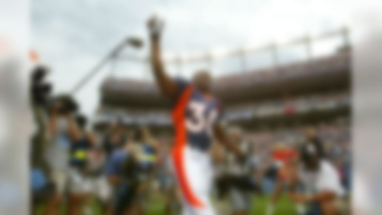 Denver Broncos running back Terrell Davis waves to the fans as he is introduced prior to the start of Monday night's NFL exhibition game between the San Francisco 49ers and the Denver Broncos in Denver on Monday, Aug. 19, 2002. (AP Photo/Jack Dempsey)