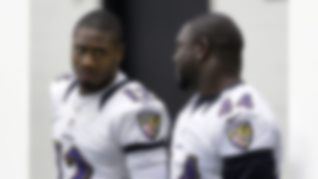 Baltimore Ravens wide receiver Jacoby Jones, left, chats with teammate Vonta Leach during NFL football practice at the team's training facility in Owings Mills, Md., Thursday, Jan. 24, 2013. The Ravens are scheduled to face the San Francisco 49ers in Super Bowl XLVII in New Orleans on Sunday, Feb. 3. (AP Photo/Patrick Semansky)