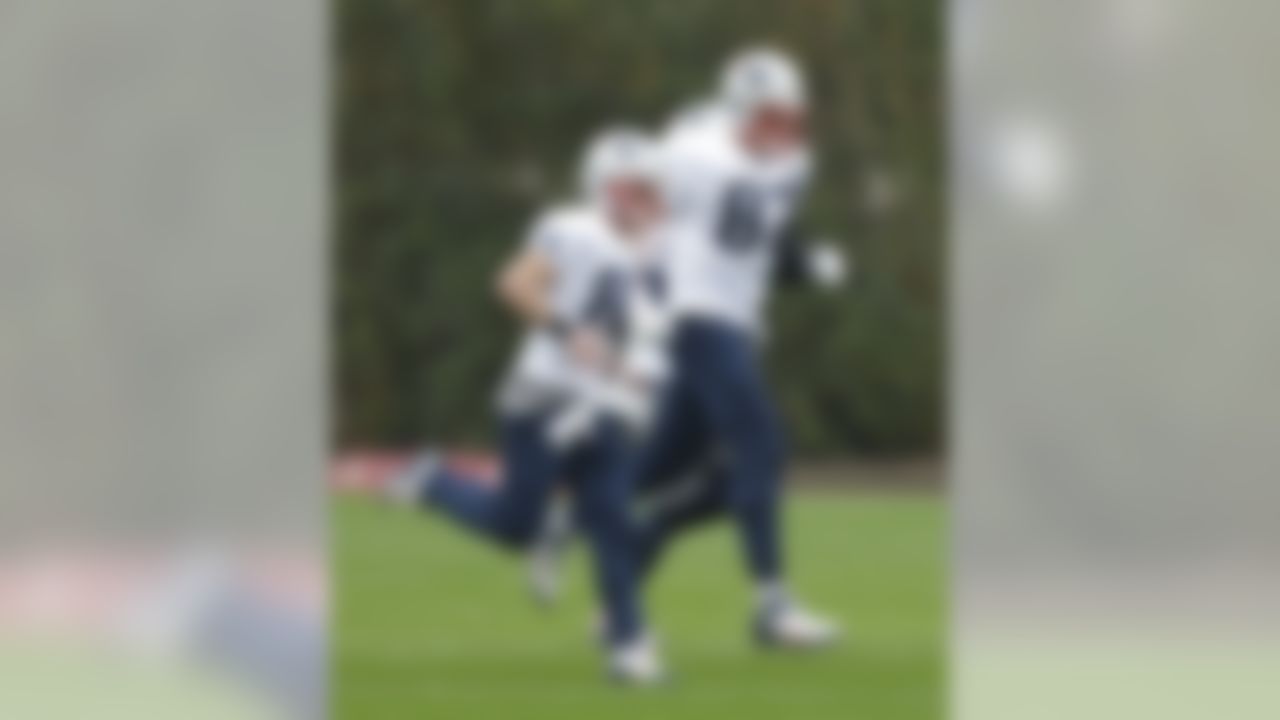 New England Patriots tight end Rob Gronkowski (87) warms up with wide receiver Danny Amendola (80) during practice Friday, Jan. 30, 2015, in Tempe, Ariz. The Patriots play the Seattle Seahawks in NFL football Super Bowl XLIX Sunday, Feb. 1. (AP Photo/Mark Humphrey)