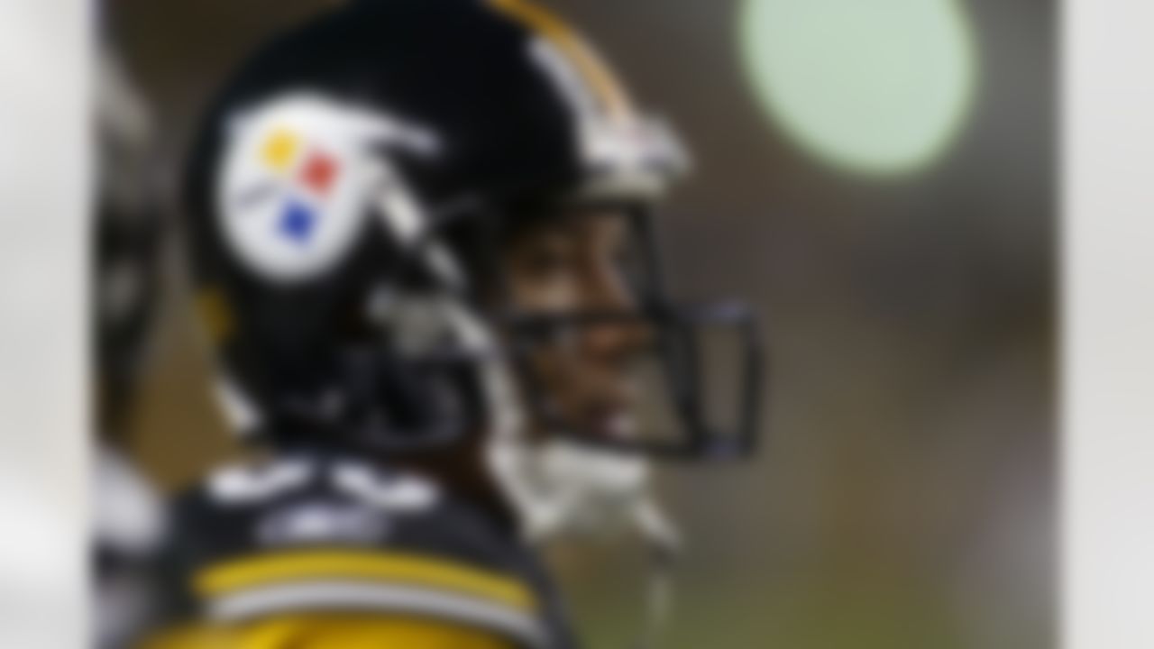 PITTSBURGH - NOVEMBER 12: Wide receiver Hines Ward #86 of the Pittsburgh Steelers looks on against the New Orleans Saints on November 12, 2006 at Heinz Field in Pittsburgh, Pennsylvania. The Steelers defeated the Saints 38-31. Photo by Getty Images.