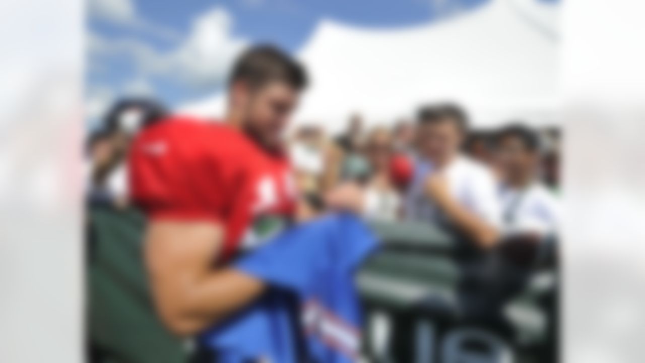 New York Jets quarterback Tim Tebow signs autographs at NFL football training camp on Sunday, July 29, 2012, in Cortland, N.Y. (AP Photo/Bill Kostroun)
