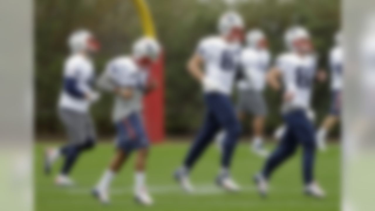 New England Patriots running back Shane Vereen (34), tight end Rob Gronkowski (87) and wide receiver Danny Amendola (80) warm up during practice Friday, Jan. 30, 2015, in Tempe, Ariz. The Patriots play the Seattle Seahawks in NFL football Super Bowl XLIX Sunday, Feb. 1. (AP Photo/Mark Humphrey)