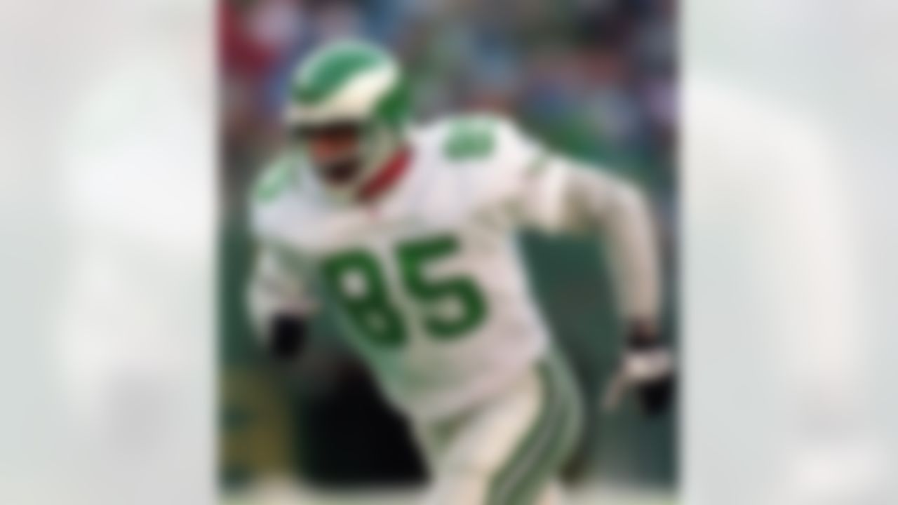PHILADELPHIA - DECEMBER 10: Wide receiver Art Monk #85 of the Philadelphia Eagles runs downfield during a game against the Dallas Cowboys at Veterans Stadium on December 10, 1995 in Philadelphia, Pennsylvania. The Eagles won 20-17. (Photo by Doug Pensinger/Getty Images)