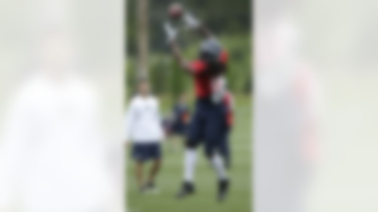 Seattle Seahawks wide receiver Sidney Rice makes a catch during practice drills, Monday, July 30, 2012, at NFL football training camp in Renton, Wash. (AP Photo/Ted S. Warren)