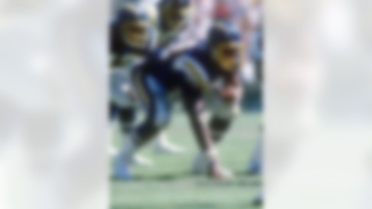 San Diego Chargers tight end Kellen Winslow (80) gets set to go out for a pass during a NFL game against the Miami Dolphins on September 7, 1986 in San Diego, California. The Chargers won the game 50-28. (AP Photo/Paul Spinelli)