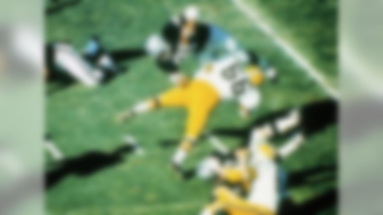 Oakland's Hewitt Dixon, #35, is upended by Green Bay's Ray Nitschke, #66, during the first period of the Super Bowl in Miami, Fla., Jan. 14, 1968. (Associated Press)
