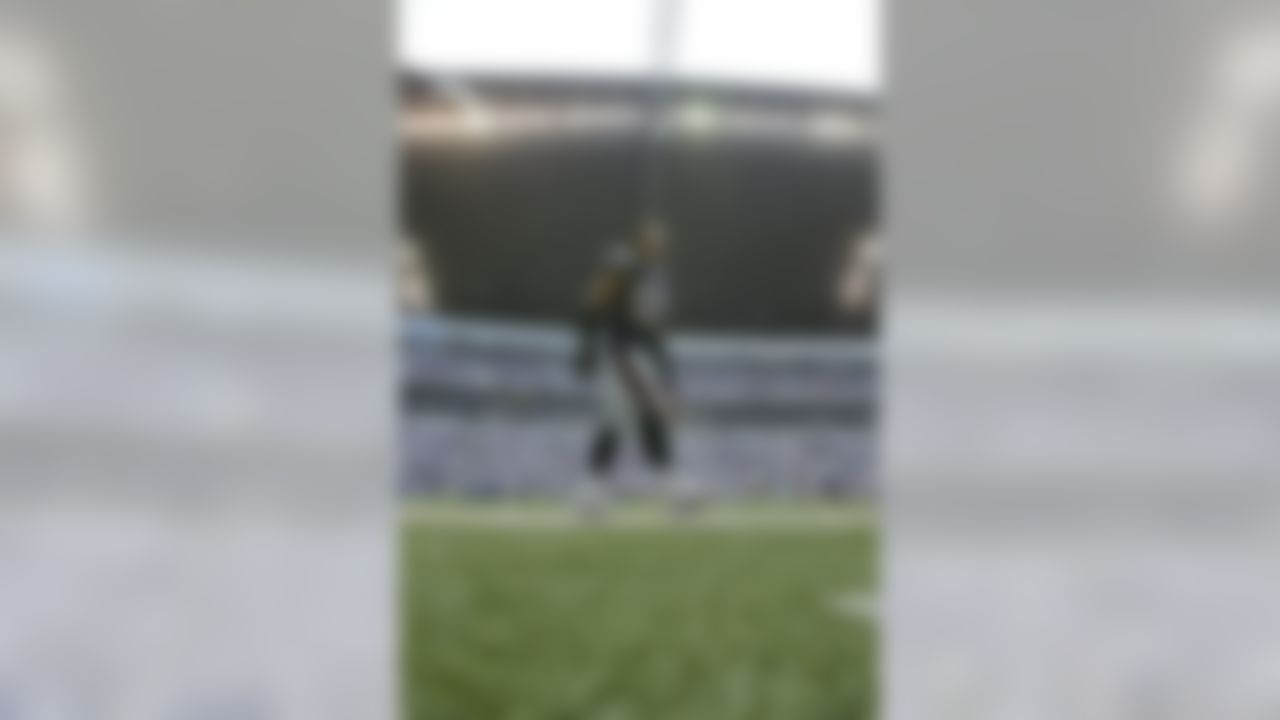 New England Patriots' Junior Seau walks the sideline during a football game against the Dallas Cowboys, Sunday, Oct. 14, 2007, in Dallas. (AP Photo/Matt Slocum)