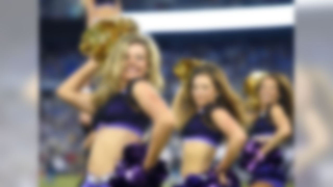 Cheerleaders: Ravens vs. Titans, Preseason 1