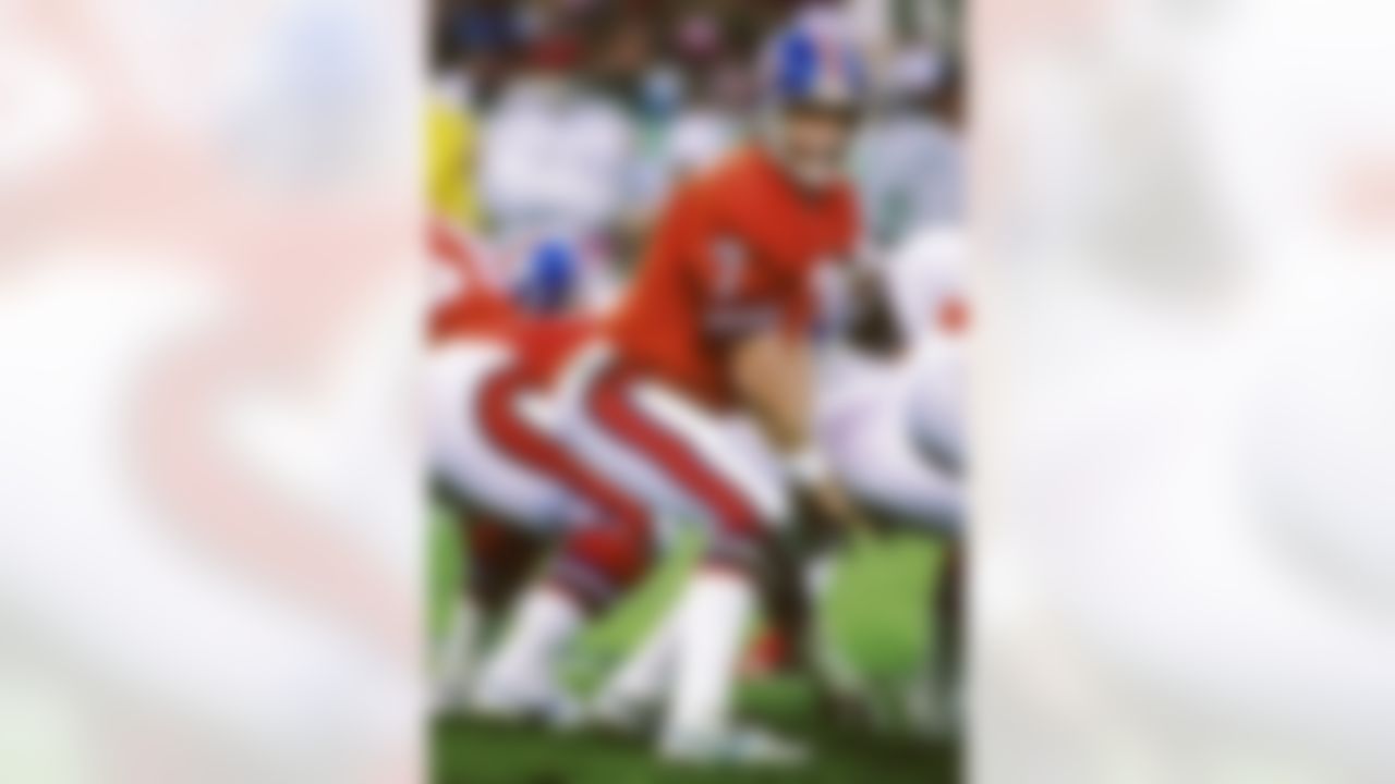 Denver Broncos Hall of Fame quarterback John Elway (7) barks signals during Super Bowl XXII, a 42-10 loss to the Washington Redskins on January 31, 1988, at Jack Murphy Stadium in San Diego, CA. (National Football League)