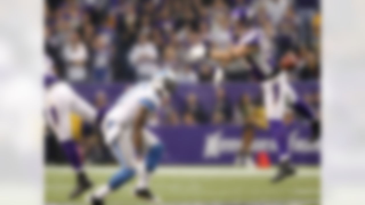 Detroit Lions wide receiver Calvin Johnson, left, looks to make a reception in front of Minnesota Vikings linebacker Chad Greenway during the second half of an NFL football game Sunday, Nov. 11, 2012, in Minneapolis. (AP Photo/Genevieve Ross)