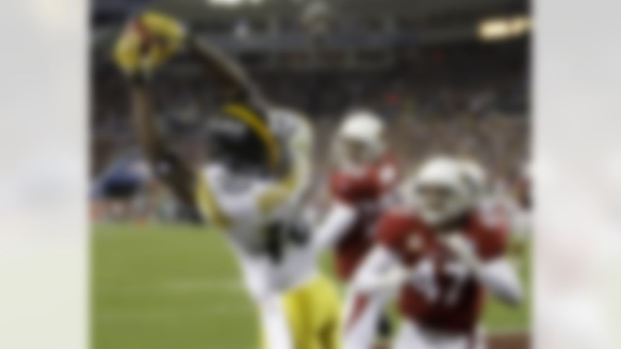 Pittsburgh Steelers wide receiver Santonio Holmes(10) catches a touchdown pass as Arizona Cardinals safety Aaron Francisco (47) and his teammate Ralph Brown watch during the fourth quarter of the NFL Super Bowl XLIII football game, Sunday, Feb. 1, 2009, in Tampa, Fla. (AP Photo/Chris O'Meara)