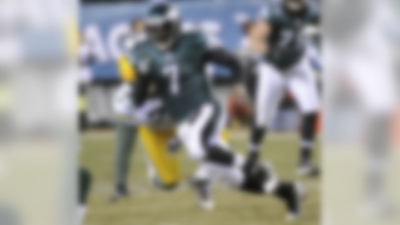Philadelphia Eagles quarterback Michael Vick scrambles during the second half of an NFL wild card playoff football game against the Green Bay Packers in Philadelphia, Sunday, Jan. 9, 2011. (AP Photo/Miles Kennedy)