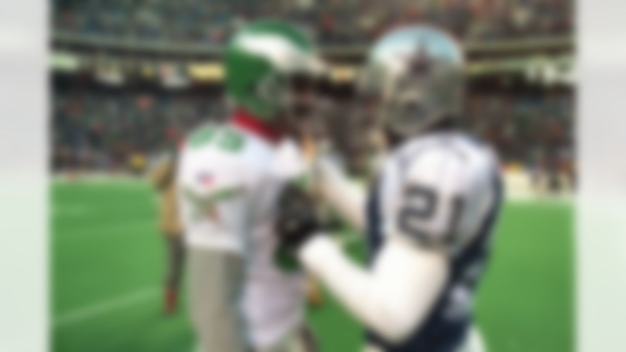 PHILADELPHIA - DECEMBER 10: Wide receiver Art Monk #85 of the Philadelphia Eagles talks with Deion Sanders #21 of the Dallas Cowboys at Veterans Stadium on December 10, 1995 in Philadelphia, Pennsylvania. The Eagles won 20-17. (Photo by Doug Pensinger/Getty Images)