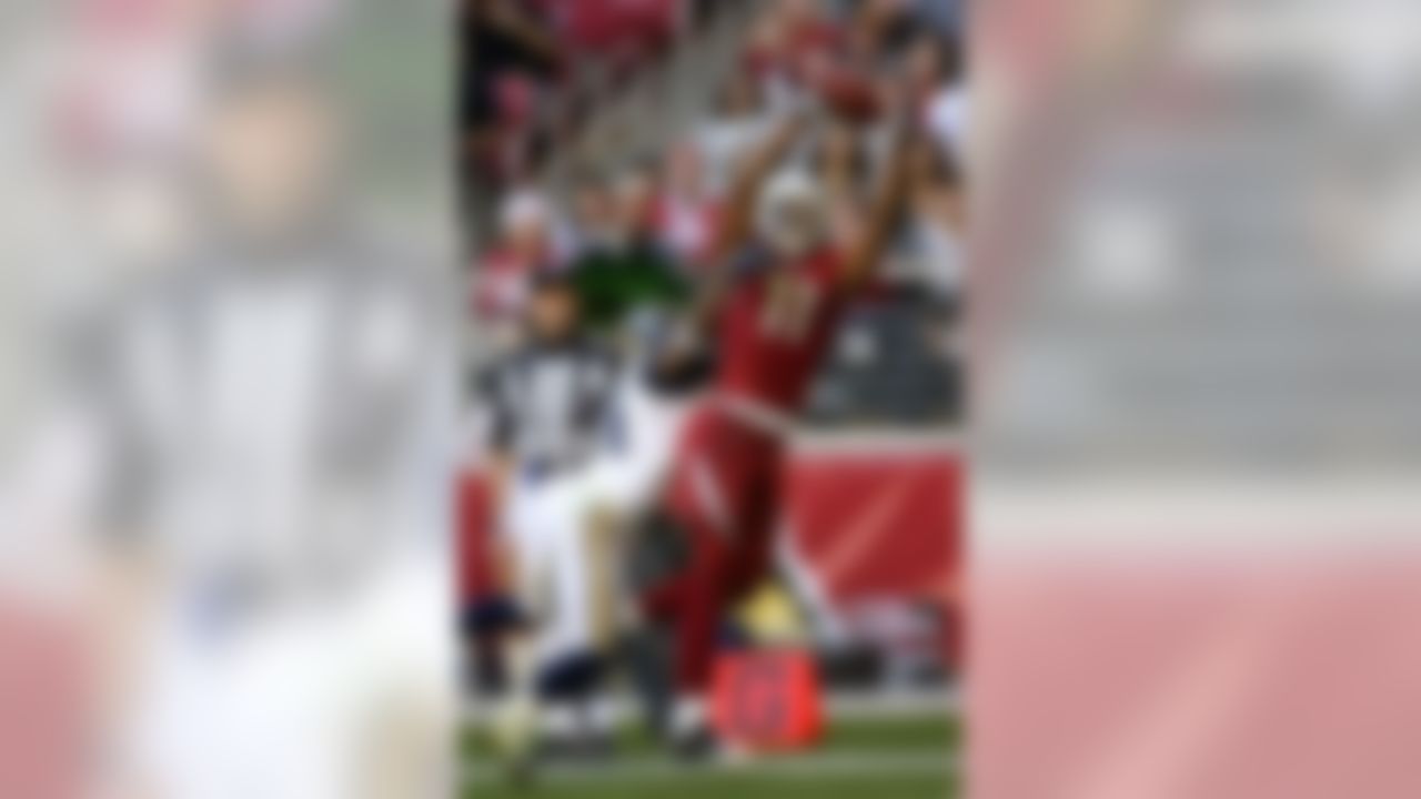 GLENDALE, AZ - DECEMBER 30: Larry Fitzgerald #11 of the Arizona Cardinals makes a 21 yard touchdown catch over cornerback Ron Bartell #24 of the St. Louis Rams late in the second quarter at University of Phoenix Stadium December 30, 2007 in Glendale, Arizona. (Photo by Stephen Dunn/Getty Images)