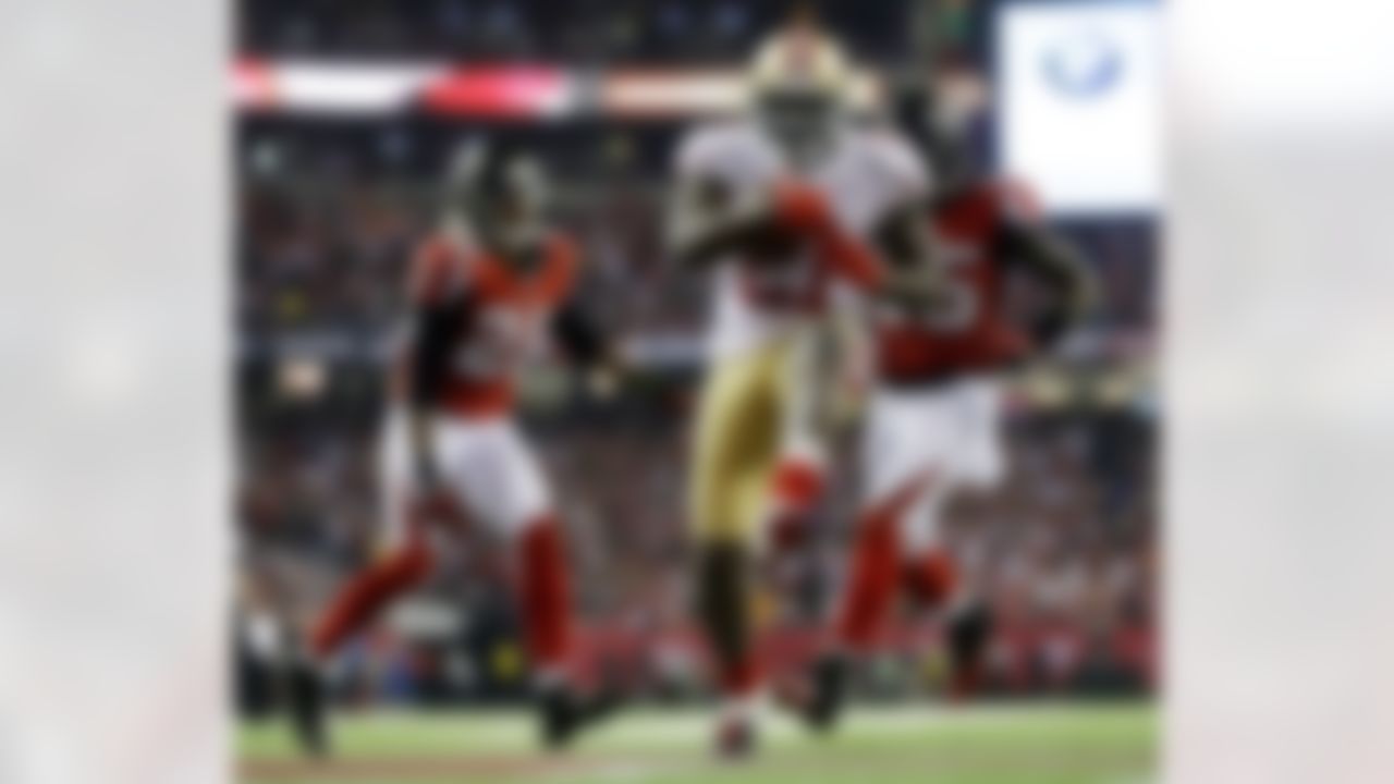 San Francisco 49ers running back Frank Gore breaks away for a 9-yard touchdown run against the Atlanta Falcons. (AP Photo/David Goldman)