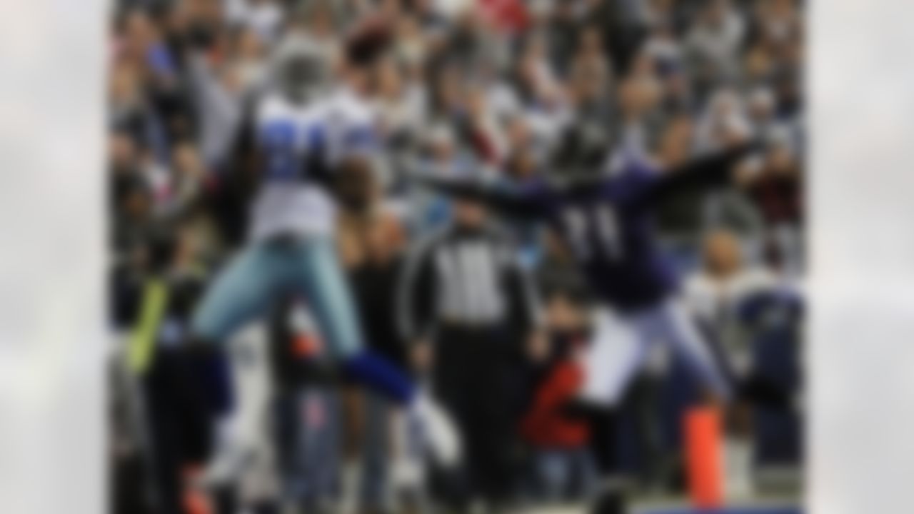IRVING, TX - DECEMBER 20: Wide receiver Terrell Owens #81 of the Dallas Cowboys makes a touchdown pass reception against Fabian Washington #31 of the Baltimore Ravens in the fourth quarter at Texas Stadium on December 20, 2008 in Irving, Texas. (Photo by Ronald Martinez/Getty Images)