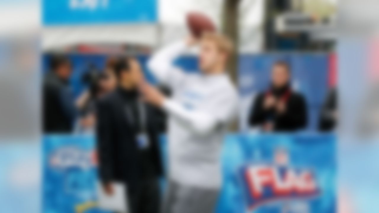 California quarterback Jared Goff throws a pass during an NFL Play 60 event at Grant Park on Wednesday, April 27, 2016 in Chicago. (Ben Liebenberg/NFL)