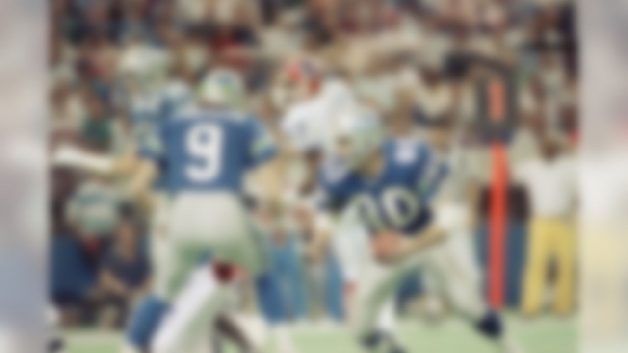 Seattle Seahawks receiver Steve Largent (80), takes off for the end zone after a muffed extra point in the first quarter of the game in Seattle against Buffalo, Dec. 4, 1989. Largent ran the ball into the end zone. (Associated Press)