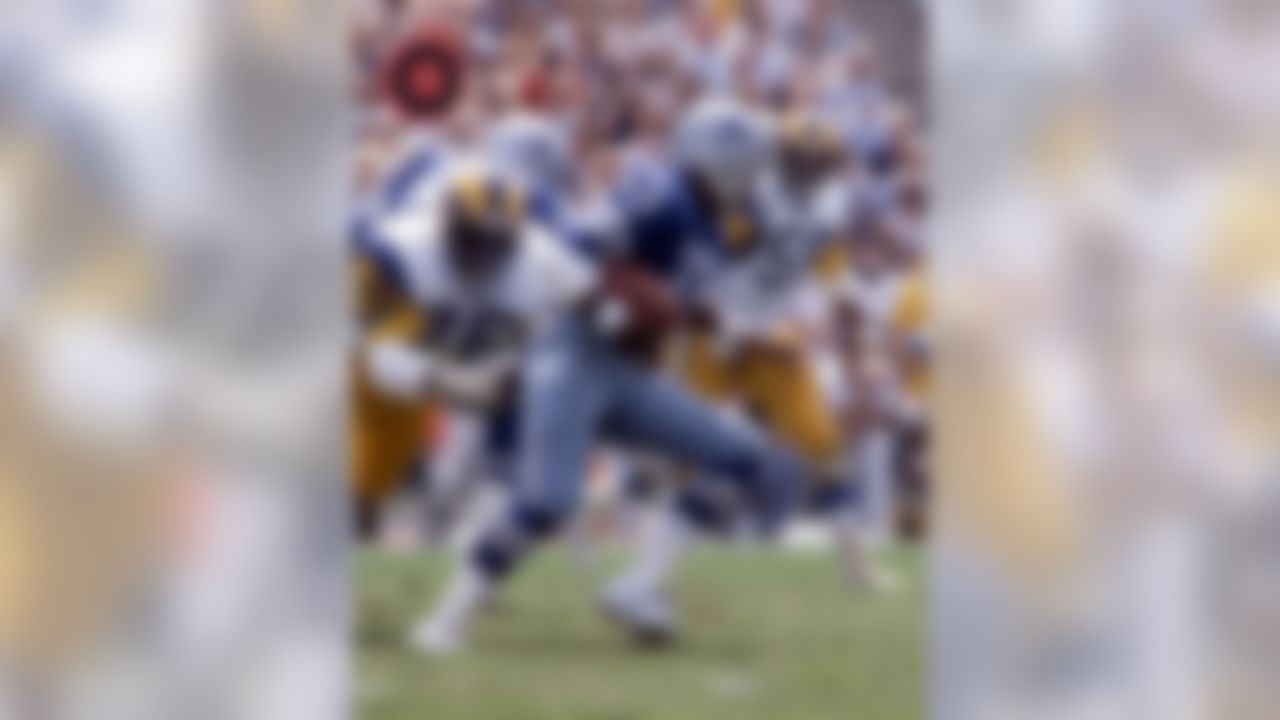 Dallas Cowboys Hall of Fame running back Tony Dorsett (33) runs upfield during game against the Los Angeles Rams at the Los Angeles Memorial Coliseum, Sept. 17, 1978. The Rams defeated the Cowboys 27-14. (National Football League)