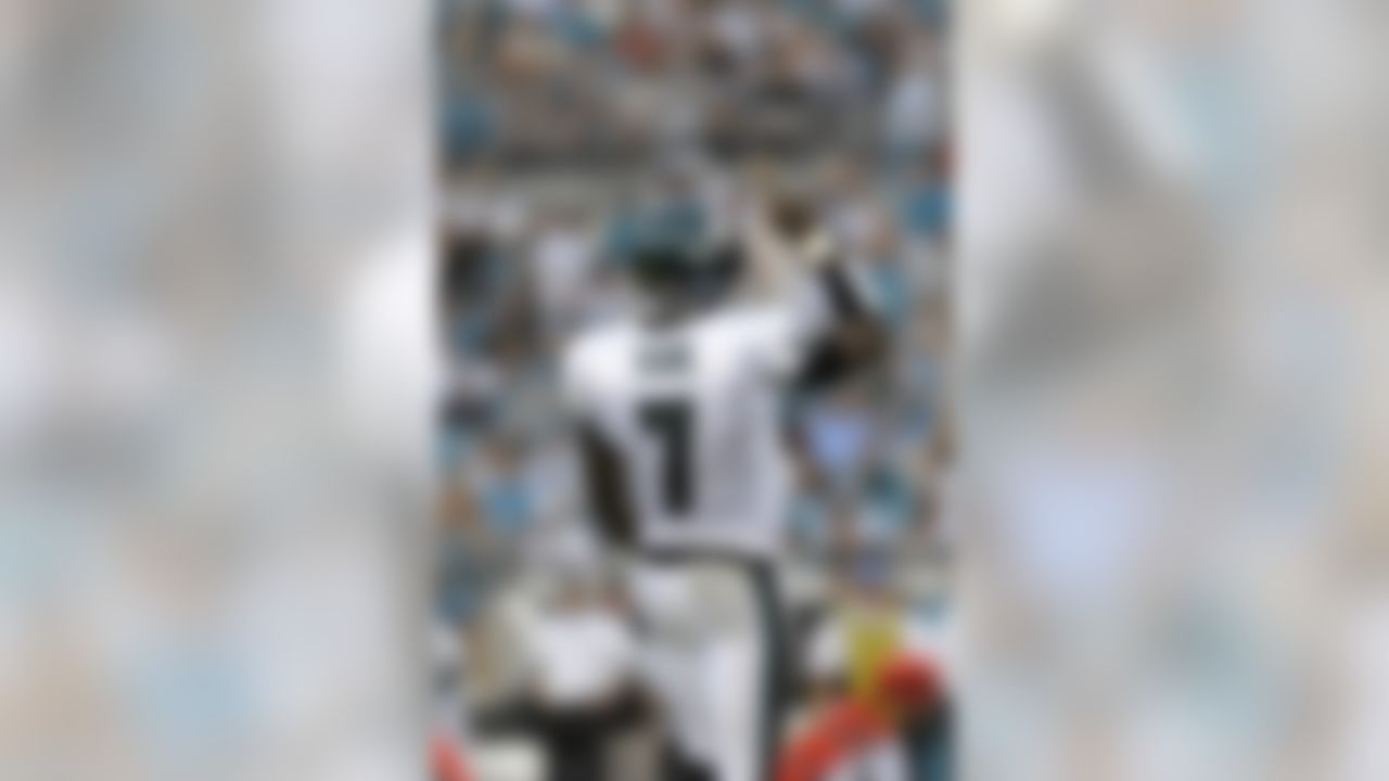 Philadelphia Eagles quarterback Michael Vick (7) points skyward after throwing a touchdown pass during an NFL football game against the Jacksonville Jaguars in Jacksonville, Fla., Sunday, Sept. 26, 2010.(AP Photo/Phelan M. Ebenhack)