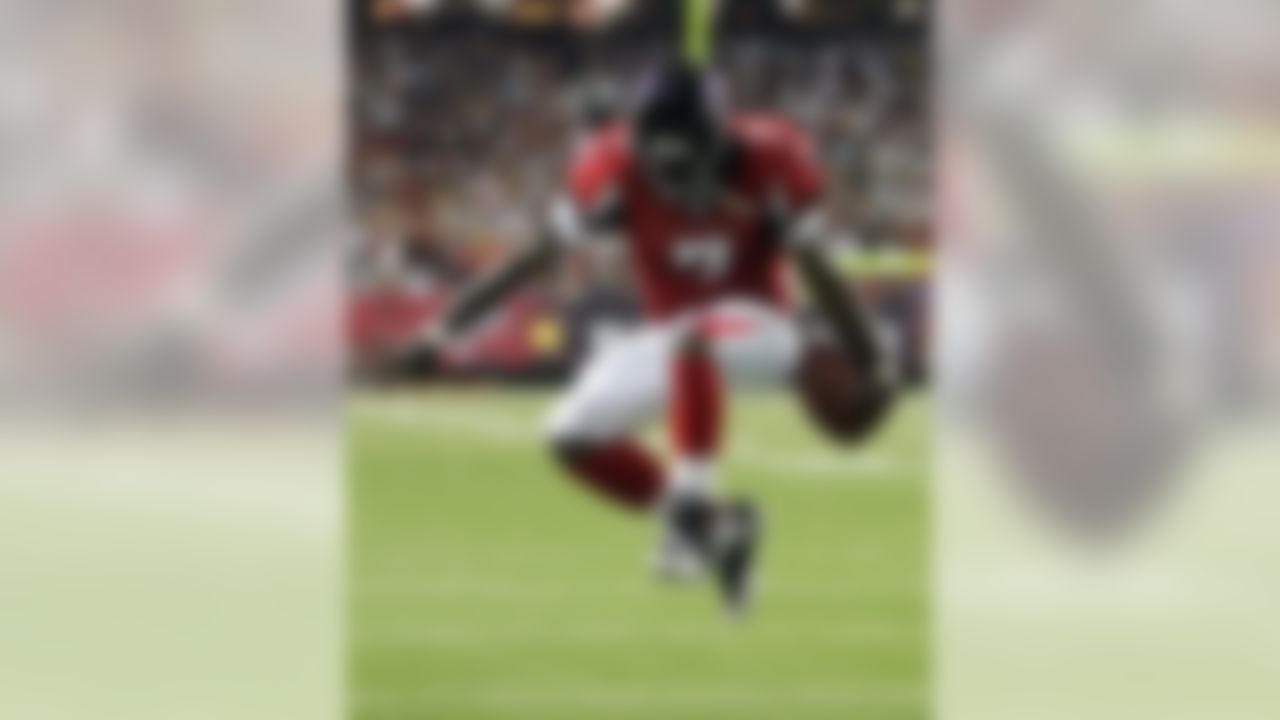 Atlanta Falcons quarerback Michael Vick leaps over the goal line as he scores a first quarter touchdown against the Philadelphia Eagles Monday, Sept. 12, 2005 in Atlanta. (AP Photo/John Bazemore)