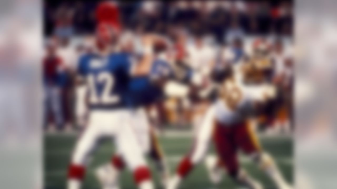 Bills' QB 12 Jim Kelly attempt to pass as Redskins' 58 Wilber Marshall struggles to break it up in gam wheres Washington went on to a 37-24 victory over the Buffalo Bills in the Super Bowl XXVI game at the Hubert H. Humphrey Metrodome in Minneapolis, Minnesota on January 26, 1992. (National Football League)