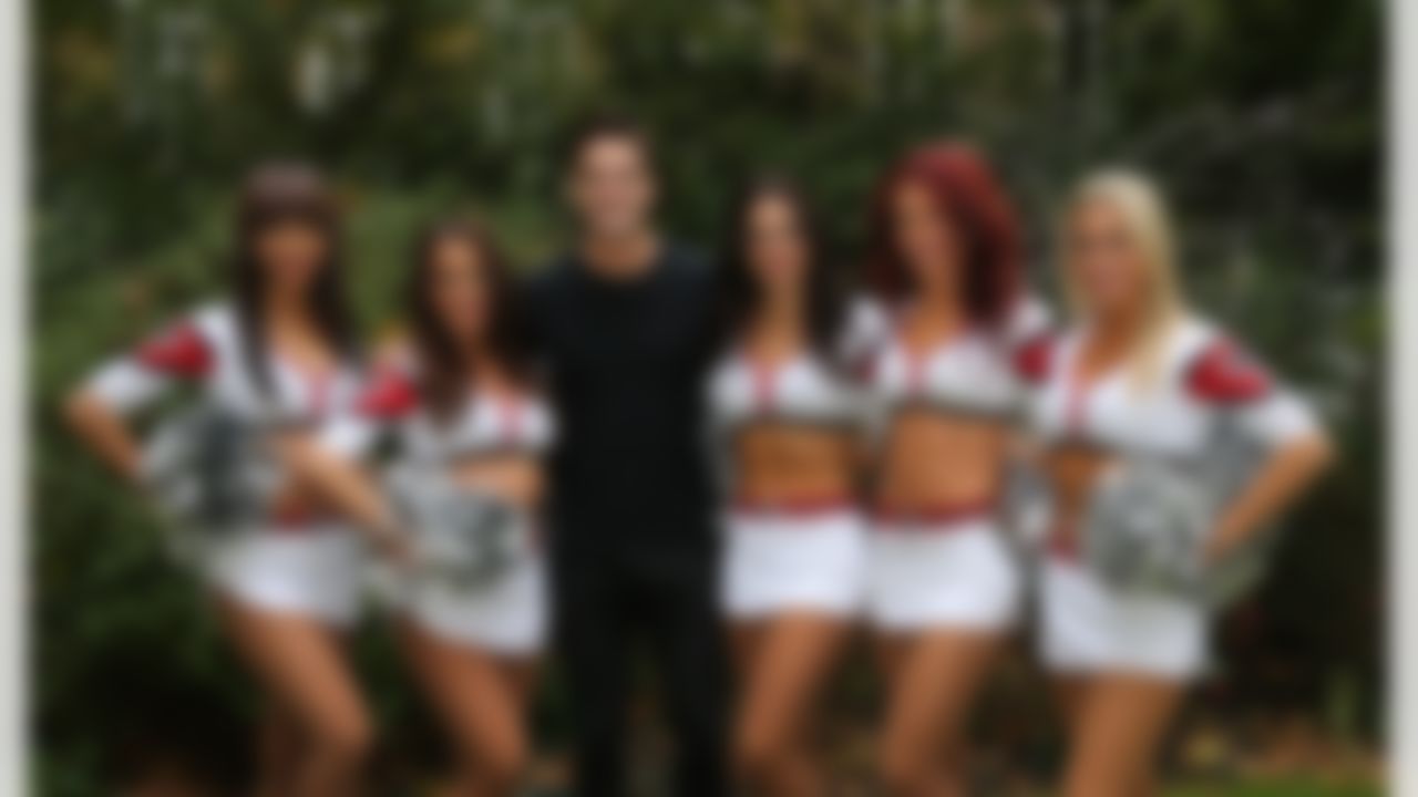 Atlanta Falcons Cheerleaders pose with ex-rugby player Thom Evans who will soon be appearing on the show "Strictly Come Dancing." (Dave Shopland/NFL)
