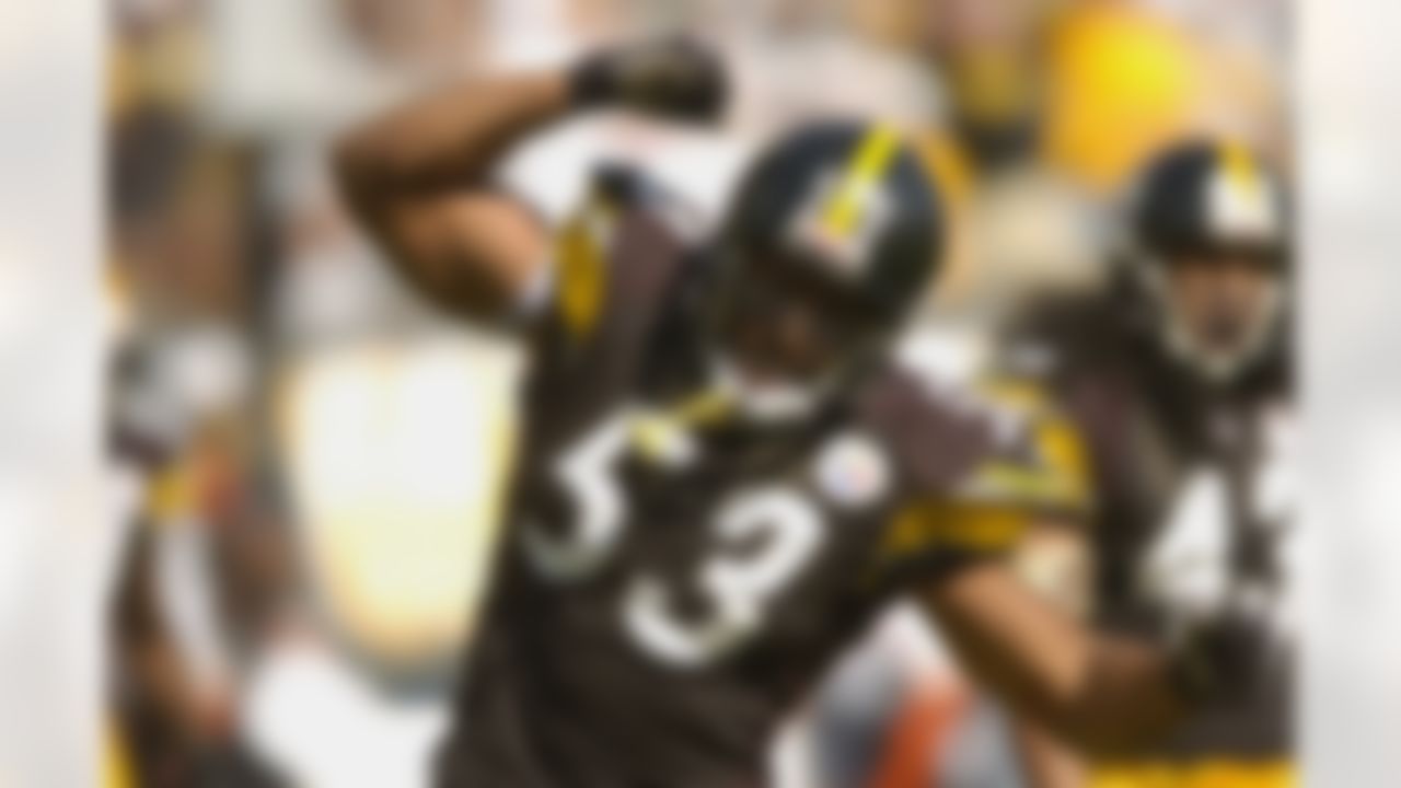 PITTSBURGH, PA - SEPTEMBER 24: Clark Haggans #53 of the Pittsburgh Steelers celebrates during the NFL game against the Cincinnati Bengals on September 24, 2006 at Heinz Field in Pittsburgh, Pennsylvania. The Bengals won the game 28-20. Photo by Getty Images.