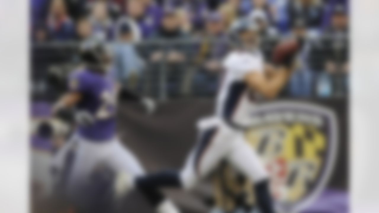Denver Broncos wide receiver Eric Decker pulls in a touchdown pass as Baltimore Ravens cornerback Cary Williams looks on during the second half of an NFL football game in Baltimore, Sunday, Dec. 16, 2012. (AP Photo/Nick Wass)