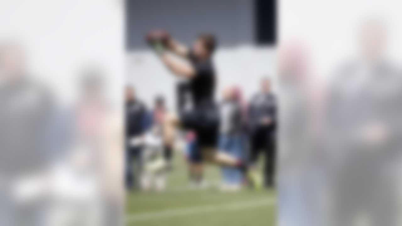 Georgia tight end Arthur Lynch works out for NFL football scouts during the school's pro day Wednesday, April 16, 2014 in Athens, Ga.   (AP Photo/John Bazemore)