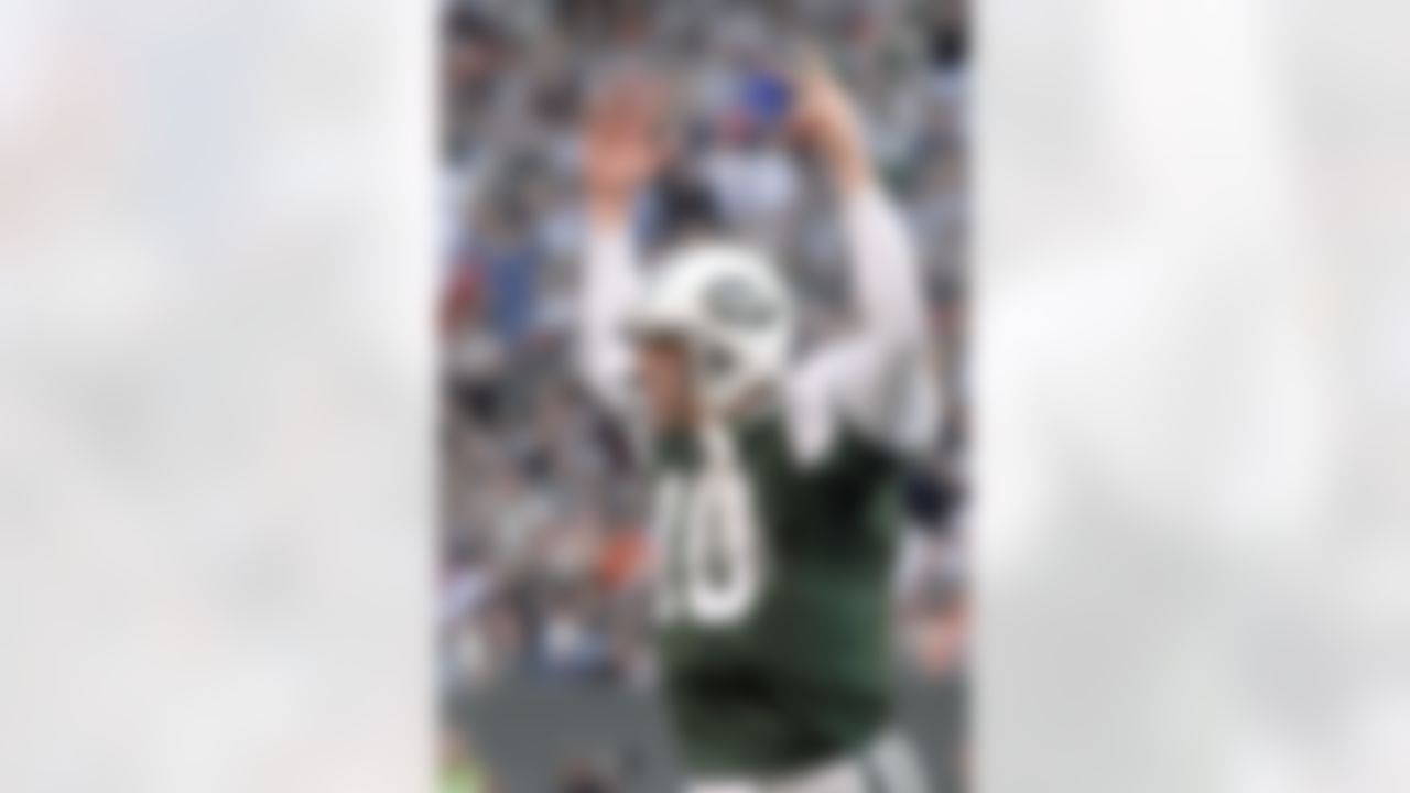 New York Jets quarterback # 10 Chad Pennington coming off the field after being sacked by Houston Texans # 90 defensive end Mario Williams showing the fans he was ok during the Houston Texans vs New York Jets game on November 26 , 2006 at Giants Stadium East Rutherford , New Jersey. Photo by Tom Berg/Getty Images.