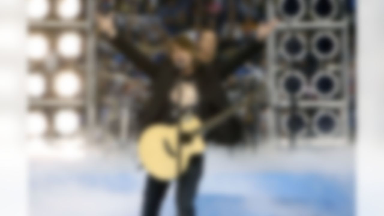 DETROIT , MI - NOVEMBER 22: John Rzeznik of the Goo Goo Dolls performs during a game between the Green Bay Packers and Detroit Lions November 22, 2007 at Ford Field in Detroit, Michigan. (Photo by Gregory Shamus/Getty Images)