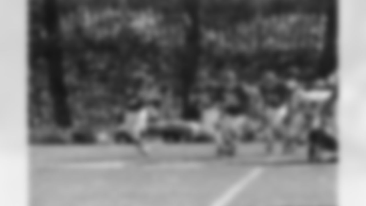 Kansas City Chiefs' Wendell Hayes (76) in action against the New York Jets at Municipal Stadium in Kansas City, Mo. Sept. 15, 1968. (Rich Clarkson/AP Images)