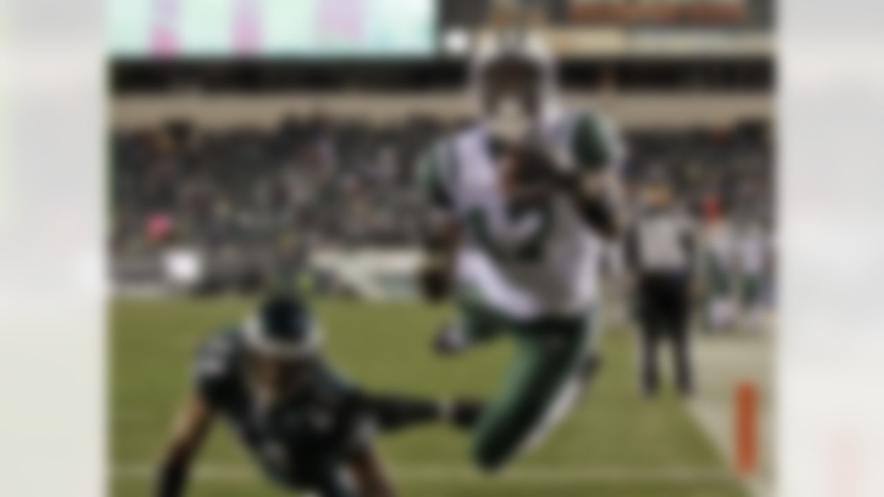 New York Jets wide receiver Plaxico Burress (17) catches the ball for a touchdown in front of Philadelphia Eagles cornerback Nnamdi Asomugha (24) in the second half of an NFL football game Sunday, Dec. 18, 2011 in Philadelphia. (AP Photo/Matt Slocum)