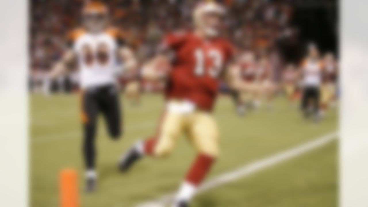 SAN FRANCISCO - DECEMBER 15: Quarterback Shaun Hill #13 of the San Francisco 49ers celebrates as he scores on a 3-yard run during a game against the Cincinnati Bengals at Monster Park December 15, 2007 in San Francisco, California. (Photo by Greg Trott/Getty Images)