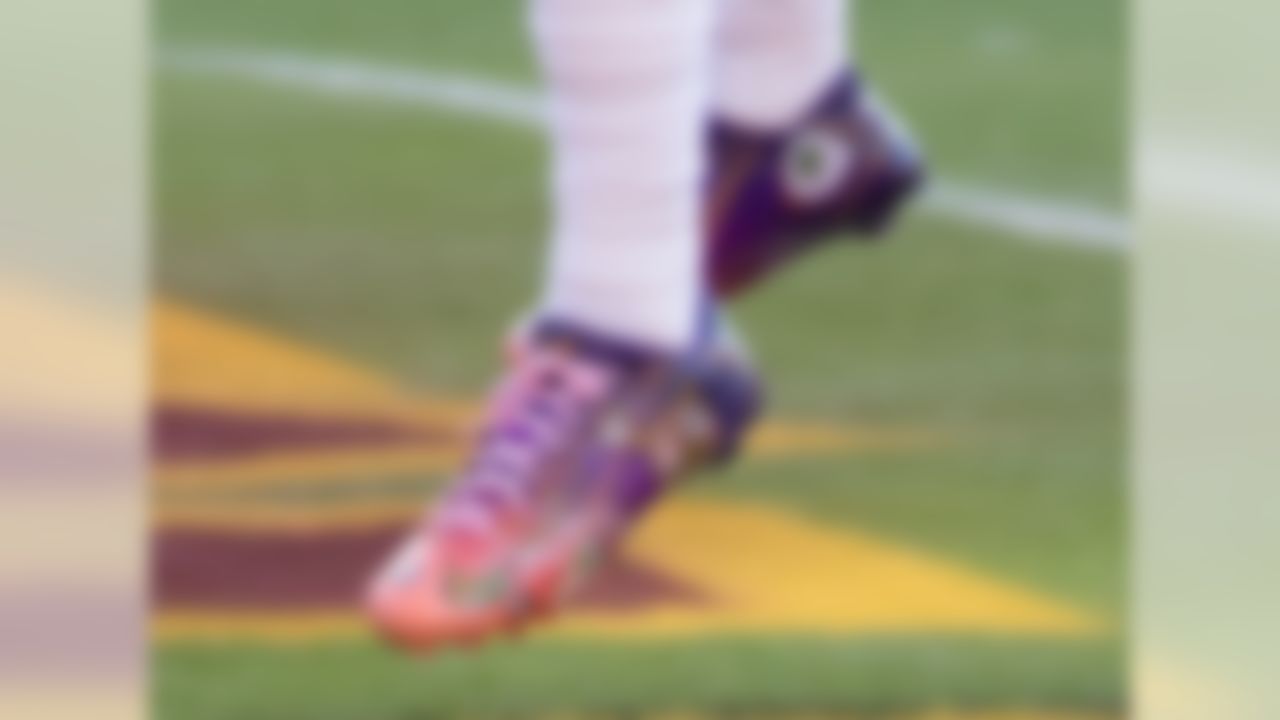 Kickasso and Beckham continue to impress each and every week. This week, Beckham wore a custom cleat that took inspiration from one of the greatest albums to be released in the last 20 years. The cleats used Takashi Murakami's iconic album art from Kanye West's 'Graduation' on the cleats for the Giants' Week 17 finale.