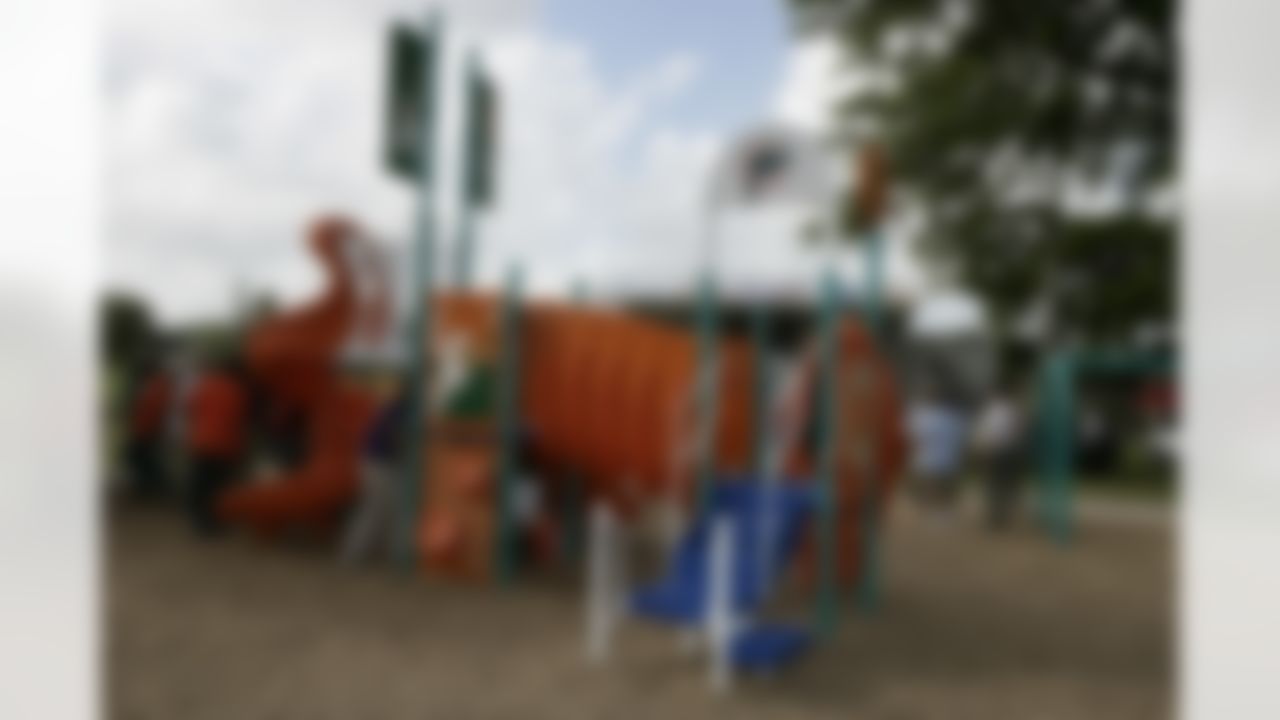 The Home Depot NFL Neighborhood MVP Build with Miami Dolphins Offensive Tackle Vernon Carey. (Photo by Andrew Coppley, CIA Stock Photography, Inc.)
