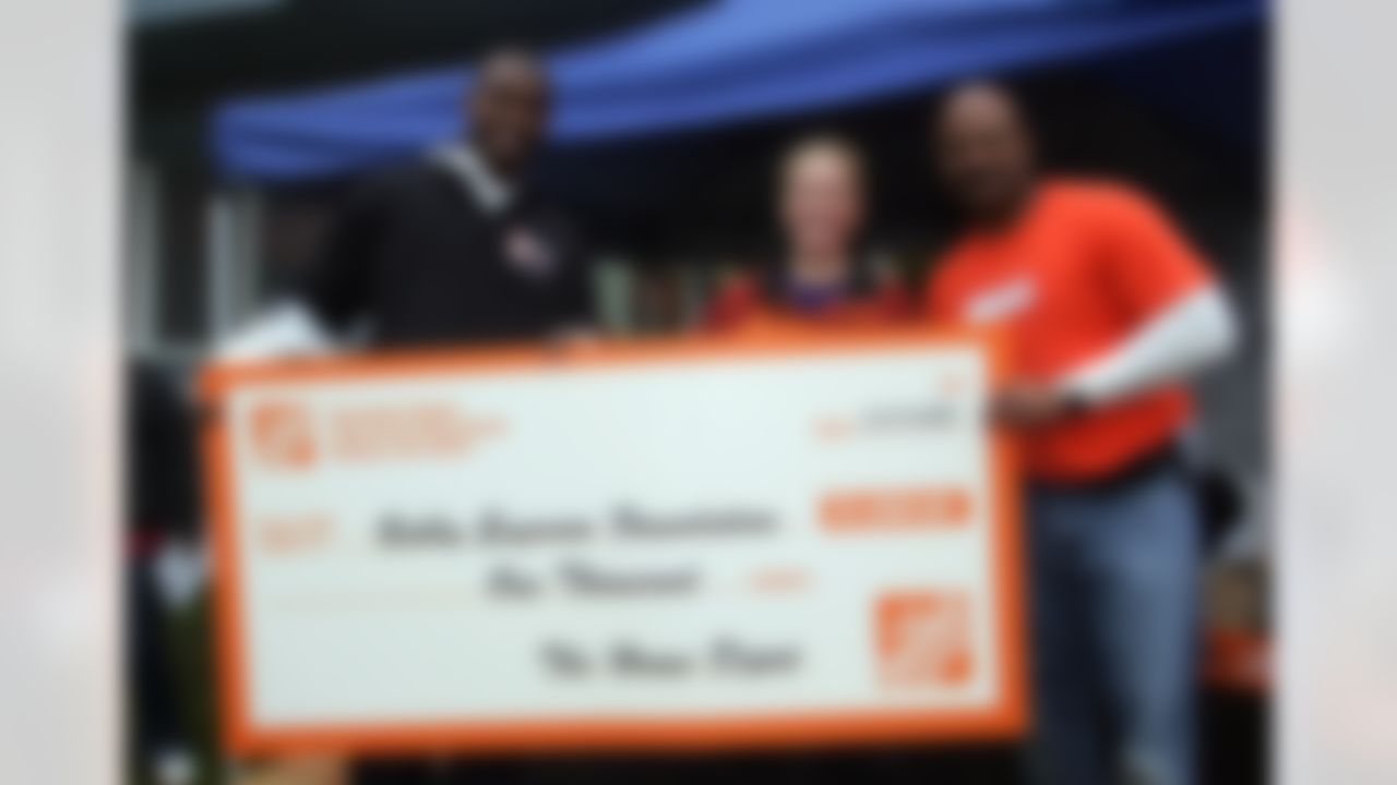 The Home Depot Neighborhood MVP Program honors Bobby Engram of the Seattle Seahawks. (Photo by Ernie Masche/CIA Stock Photography Inc.)