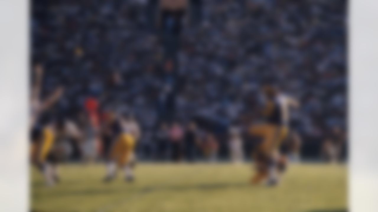 Kicker Tom Dempsey #10 of the Los Angeles Rams kicks an extra point against the Chicago Bears at the Los Angeles Memorial Coliseum on November 23, 1975 in Los Angeles, California. The Rams defeated the Bears 38-10. (National Football League)