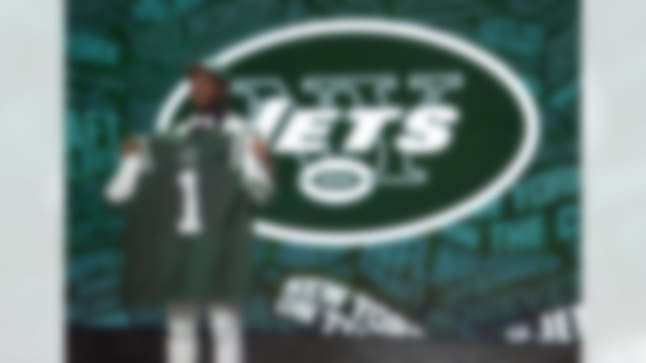 Ohio State linebacker Darron Lee poses for photos on stage after being selected by New York Jets during the 2016 NFL Draft at the Auditorium Theatre on Thursday, April 28, 2016 in Chicago. (Perry Knotts/NFL)