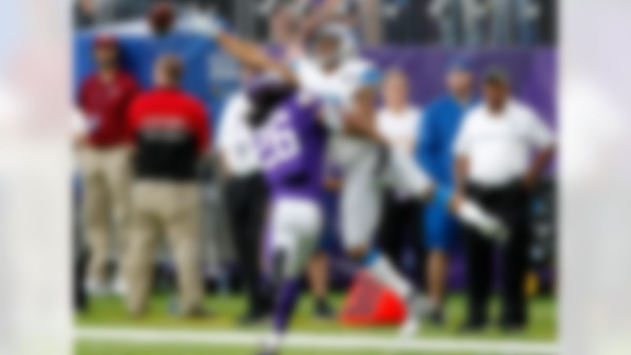 These cleats were not customized (at least I don�t think they were), but Jones deserves to be recognized for using some wonderful camouflaged tape for his game against the Vikings.