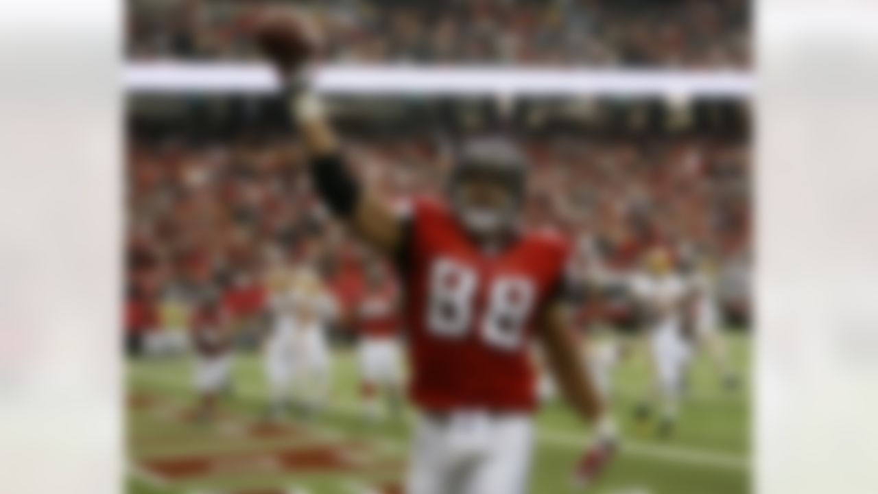Atlanta Falcons tight end Tony Gonzalez reacts after catching a touchdown pass during the first quarter of an NFL football game against the Washington Redskins, Sunday, Nov. 8, 2009, in Atlanta. (AP Photo/John Bazemore)